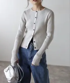 ボンジュールサガン　フィンガーホールクルーネックリブカーディガン