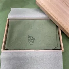 緑色の風呂敷 守り童柄　木製箱入り