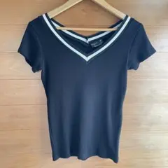 理*奈様 アニエスベー　黒　カットソー　半袖　Tシャツ　Vネック　ライン　女っぽ