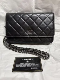 CHANEL マトラッセ 貴重なシルバー チェーンウォレット シャネルバッグのサムネイル