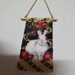 ビーズチャーム 白いウサギ 花