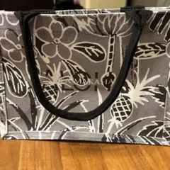ハワイブランド　Lea Makaha 特別色　モノクロ花柄キャンバスポーチ