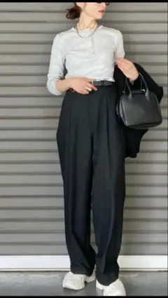 uniqloタックワイドパンツ