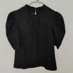 【コバコバ様専用】ブラック パフスリーブ アイレットレース ブラウスのサムネイル