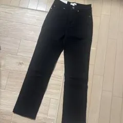 【新品未使用タグ付き】H&M☆ブラックジーンズ　ハイウエストスリムのサムネイル