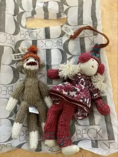 ニット製赤いドレスのぬいぐるみ