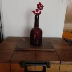 古いガラス瓶です。