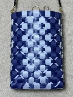 ネイビーとホワイトのかごバッグ