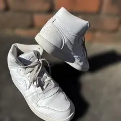 Nike ホワイト ハイカット スニーカー