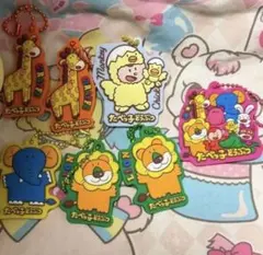 たべっ子どうぶつ　ラバーキーホルダー　缶バッチ