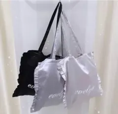 【店舗限定】evelyn ノベルティ フリルトートバッグ ピンクのサムネイル