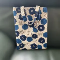 青とベージュの花柄トートバッグ