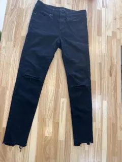 ブラックスキニーデニム ダメージ加工