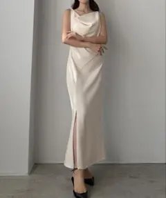 Louere ドレープ前ファスナースリットキャミワンピース