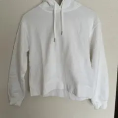 GU ホワイトフード付きクロップドスウェット