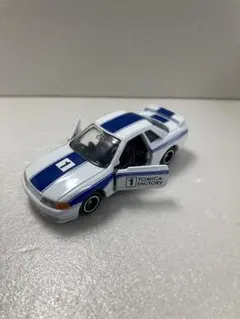 多美卡 1/59 日產 Skyline GT-R R32