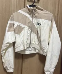 Reebok クロップド丈 ナイロンジャケット