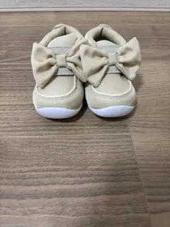 ベージュ リボン付き ベビーシューズ　新品