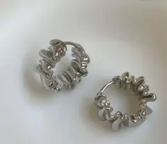 シルバークリース　フープピアス　波状　　低アレルギー素材