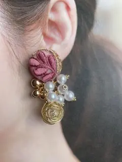 インド刺繍✖️パール入りワイヤーボールタッセルピアス　オーキッドピンク