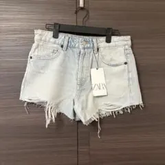 ZARA ミッドライズ デニムショートパンツ ライトブルーのサムネイル