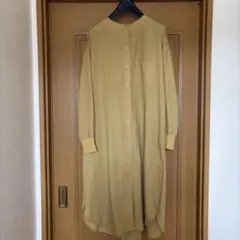 ベージュ ボタンアップ シャツワンピース