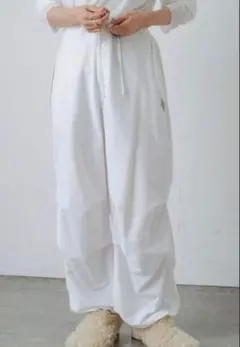 earthy◼︎パラシュートパンツ　白のサムネイル