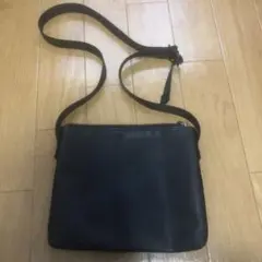 tk ブラックレザー ショルダーバッグ
