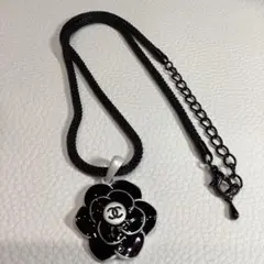 更に値下げ！年内発送CCロゴネックレスブラックフラワーモチーフ