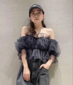 【未使用品】snidel スナイデル　ギャザーフリルオフショルブラウス SNIDEL（スナイデル）の「ギャザーフリルオフショルブラウス