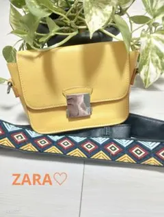 ZARAイエローショルダー柄バック