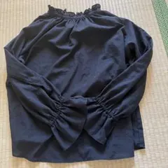 GU sサイズ　フリルネックブラウス
