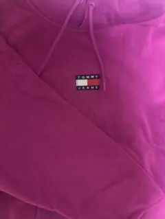 TOMMY JEANS ピンク フード付きパーカー