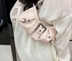 ピンク ショルダーバッグ 光沢 合成皮革