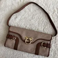 Salvatore Ferragamo ワンショルダーバッグ ブラウン　型押し