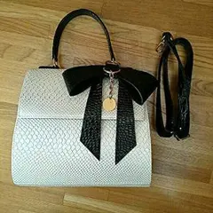 美品！エナメルクロコ調2wayハンドバッグ