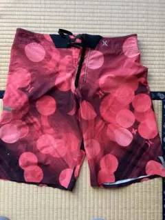 Hurley 赤黒 円形パターン ボードショーツ