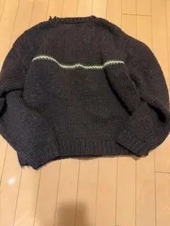 ダークグレー ニットセーター 緑ストライプ