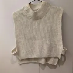オフホワイト タートルネック ニットベスト
