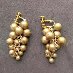 ゴールドカラーイヤリング✴ぶどうの房✴ヴィンテージ風