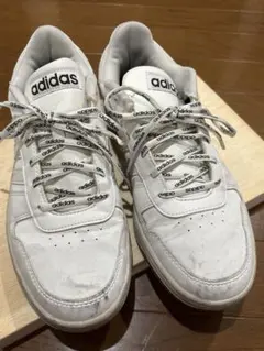 adidas スニーカー　ホワイト ロゴ入り　シューレース　27 cmのサムネイル