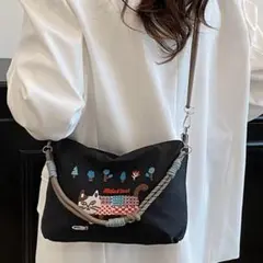 ショルダーバッグ　ネコ刺繍
