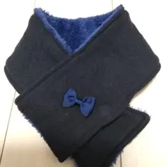 紺　リボンのフリースマフラー