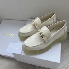 【美品/正規品】DIOR ディオールコードローファー　ホワイト　36サイズのサムネイル