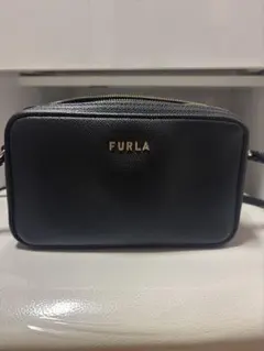 美品 フルラ レザー ショルダーバッグ アヴリル ロゴ金具 斜め掛け