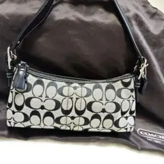 コーチ　アクセサリーポーチ　ワンショルダー　シグネチャー　タッセル　黒　6371