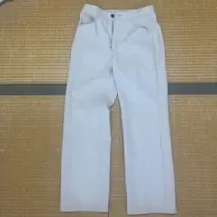 ホワイト ストレートレッグ カジュアルパンツ
