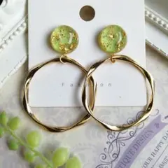 ツイストデザイン フープピアス /イヤリング緑金(ハンドメイド)