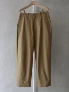 UNIVERSAL PRODUCTS. NO TUCK CHINO