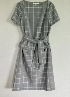 ナチュラルビューティー・グレーのツーピース